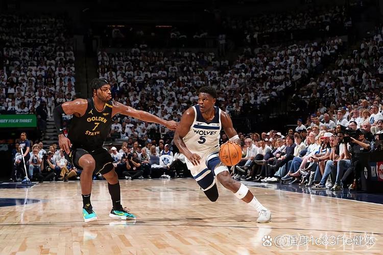 库里谈斯潘塞:他能掌控组织,我首节刻意多打无球 库里谈斯潘塞:他能掌控组织,我首节刻意多打无球